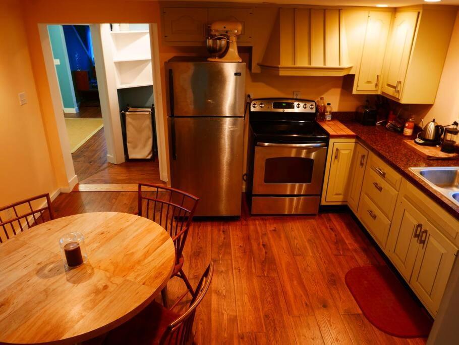 Vineyard Farmhouse With Hot Tub & Lake Views Hammondsport Bagian luar foto